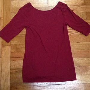 Burgundy low back quarter sleeve shirt